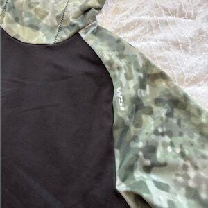 WSI Winter Compression Shirt w innovative HEATR® Made in USA. Camo. Medium